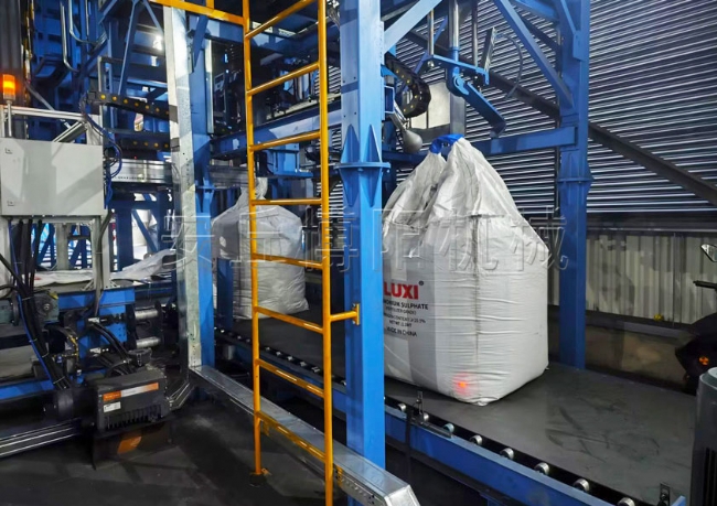 纯碱全自动吨袋包装机   山东全自动吨包包装机   封口方式有自动扎口、热合封口