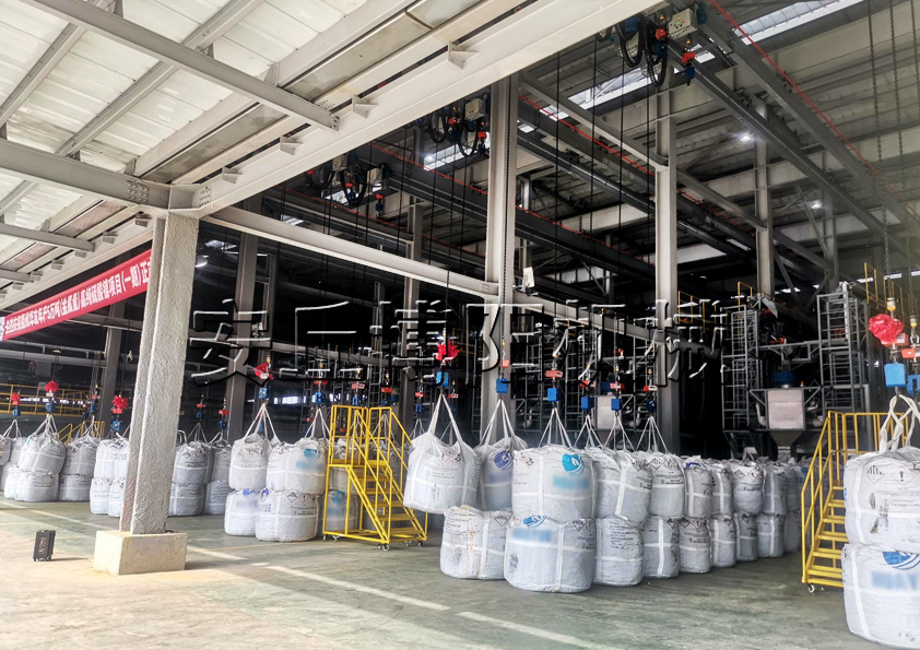 硫酸镍全自动吨袋拆包机的应用给锂电行业带来了哪些便利？